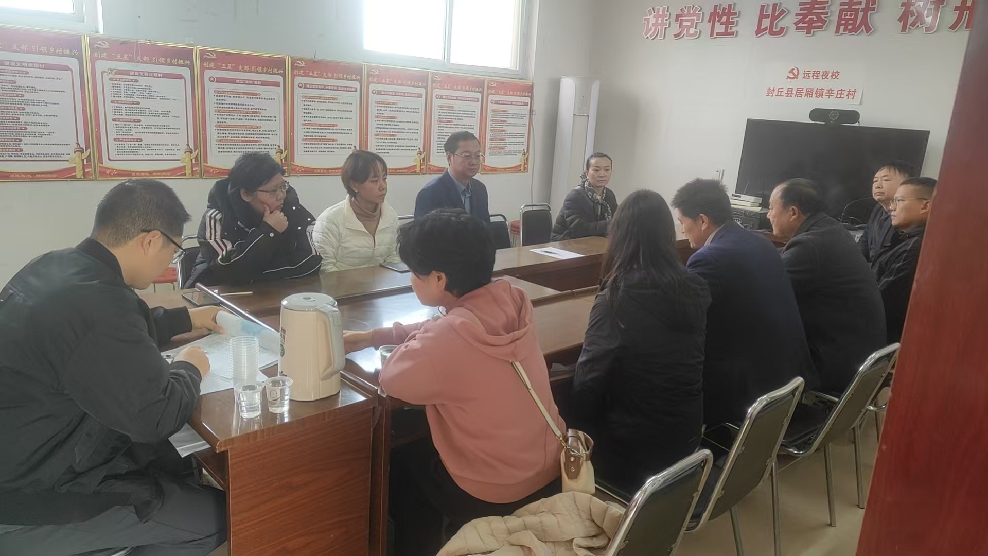 入户走访解民忧，精准帮扶暖辛庄